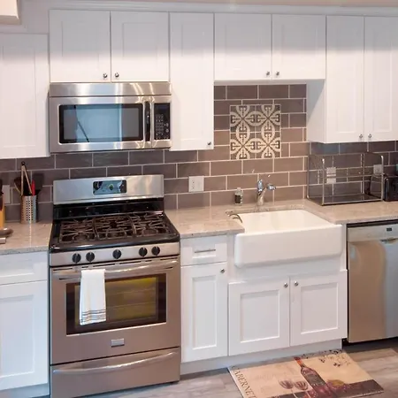 The Gray Corner House By Gallaudet 3 Bedroom 2 Ba-2