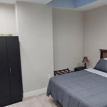 Dupont Circle/Logan Circle 1 Bdrm + Den Sleeps 4 Apartment-3