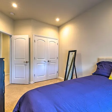 Well-Appointed Townhome Steps To Rec Center!-3
