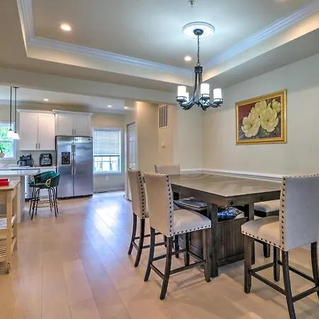 Well-Appointed Townhome Steps To Rec Center!-2