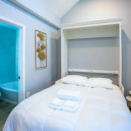 Chic City View Property In The Heart Of D.C.-2