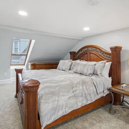Chevy Chase 4 Bedroom 2 Offices Comfortable Inviting-3