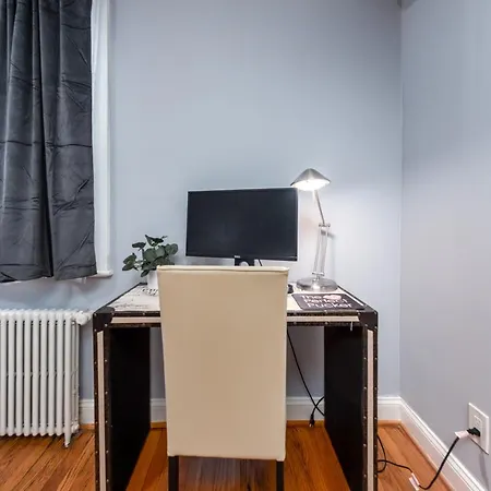 Capitol Hill Apartment With Free Parking-3