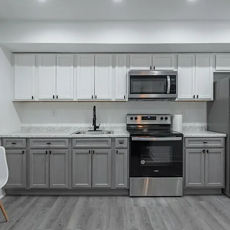 Modern Lux 1 Bedroom 2 Bed Condo-3