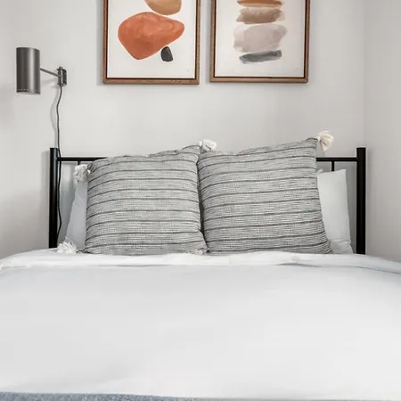 Logan Circle 2Br W Lounge Wd Nr Trader Joes Wdc-458-3