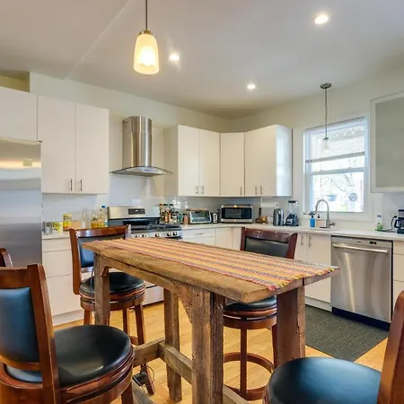 Washington, Dc Townhome With Deck And Gas Grill-3
