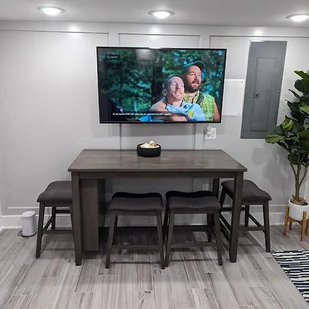 Beautiful Basement Apartment-2