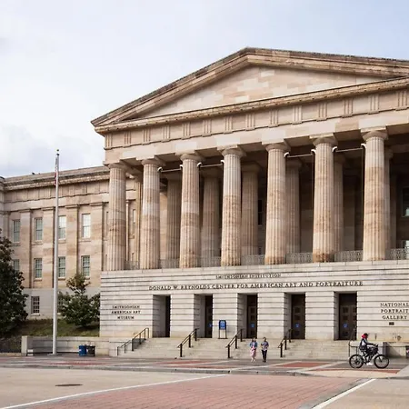 2Br In Penn Quarter W Pool Garden Nr Metro Wdc-32-2