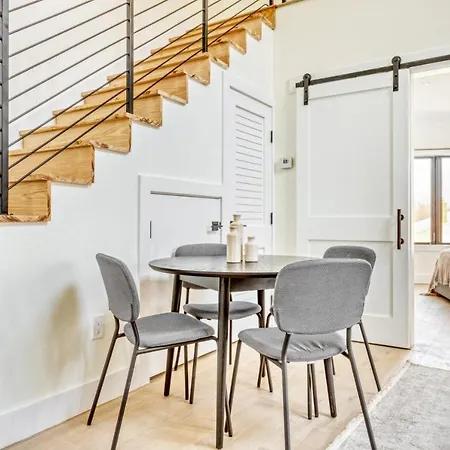 Eastern Mkt 2Br W Wd Rooftop Nr Tj Metro Wdc-407-3