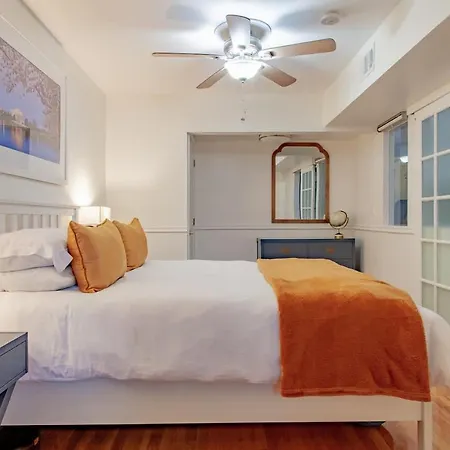 Fancy 1-Br In Central Location Parking Available-2