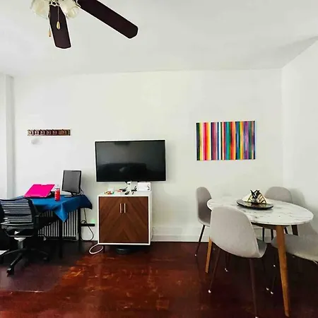 Home In Foggy Bottom Historic District / 2 Bedroom-2