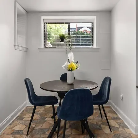 Upscale 2Br Apartment With Patio-3