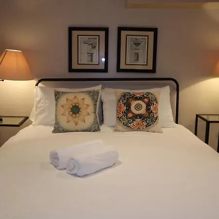 4 Bedroom Downtown Dc With Private Parking Walk Metro Nightlife-3