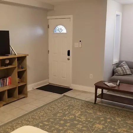 Affordable & Convenient Studio Close To Everything-3