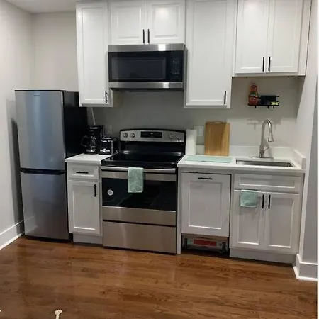 Private Condo Near H Street - Duplex 1 Upstairs-2