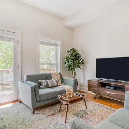 Spacious 3 Bedroom Home Near Capitol Hill Parks-3