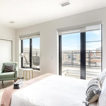 Charming Pet-Friendly Studio In Dc Rooftop Deck-3