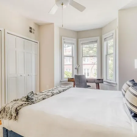 Spacious 3 Bedroom Home Near Capitol Hill Parks-2
