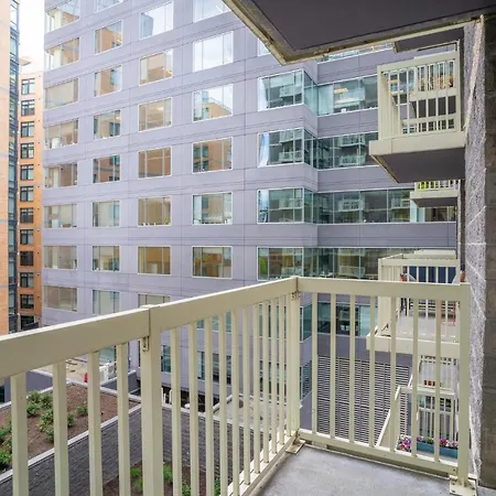 Beautiful 1Br Apartment In Navy Yard District-2