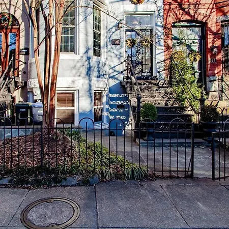 Refreshing & Warm Atmosphere Private 1-Br English Basement With Easy Access To Public Transit-3