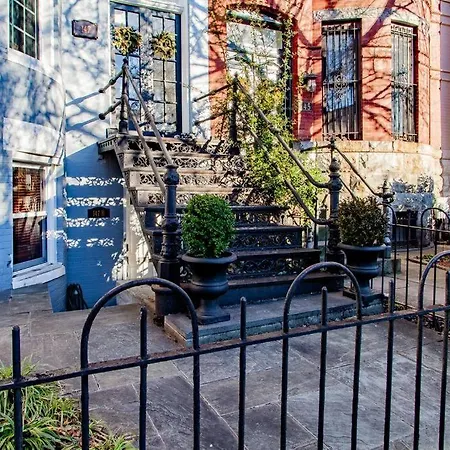 Refreshing & Warm Atmosphere Private 1-Br English Basement With Easy Access To Public Transit-2