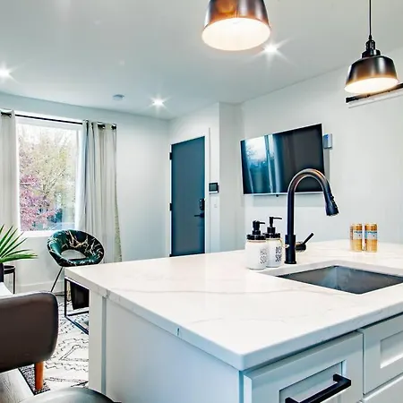 Roomy 2-Br 2-Bath 3-Blocks To H St Corridor-2