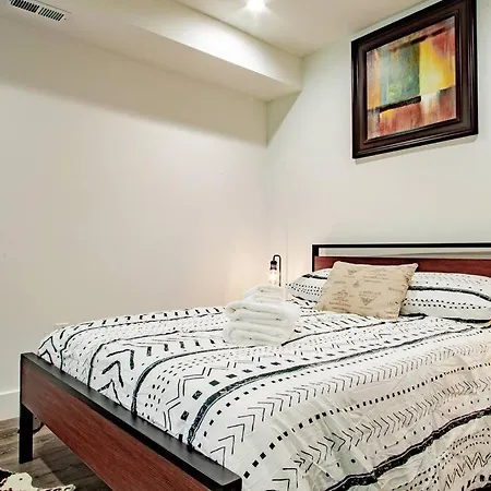 Spacious 2-Br 2-Bath 3-Blocks To H St Corridor-2