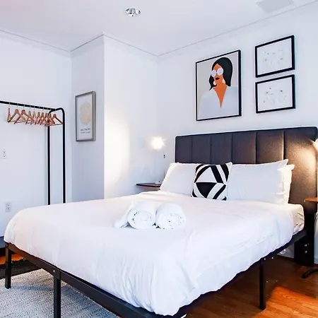 Understated & Elegant Downtown Designer 2-Br Suite-2