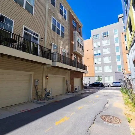 Modern Lux 4 Bedroom Garage Parking-3