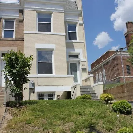 Dc Rowhouse 3 Bed/ 3.5 Ba Off Street Parking-2