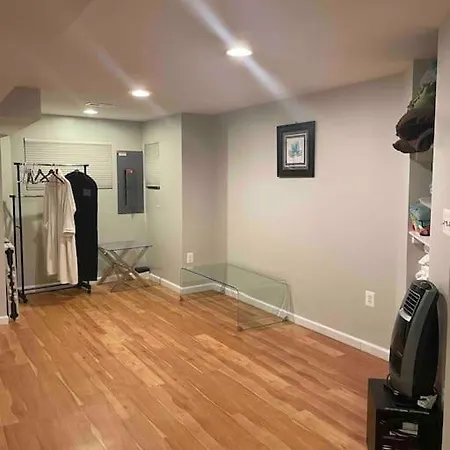 Dc Rowhouse 3 Bed/ 3.5 Ba Off Street Parking-3