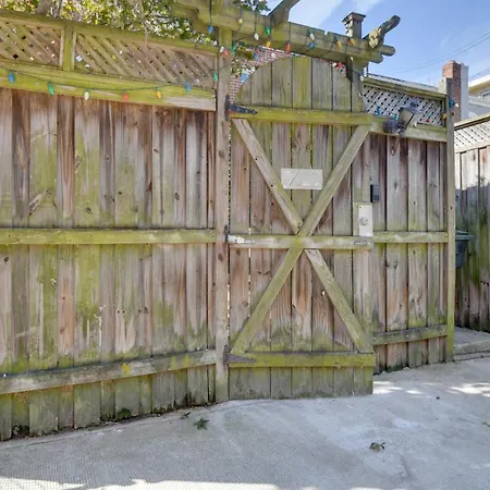Convenient Dc Studio Near Metro Stop!-2