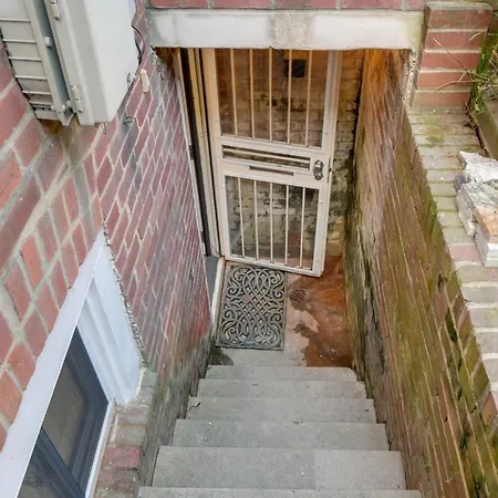 Convenient Dc Studio Near Metro Stop!-3