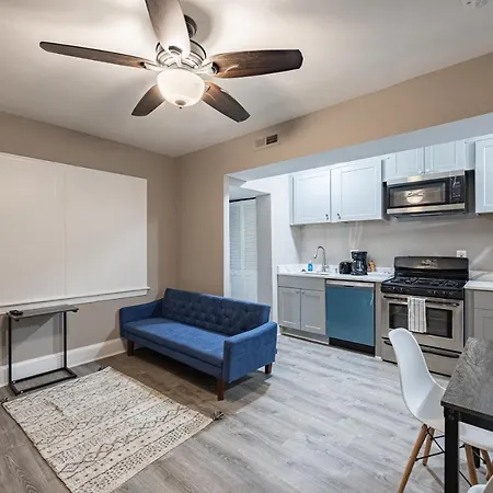 Modern Updated Condo Near Downtown-3