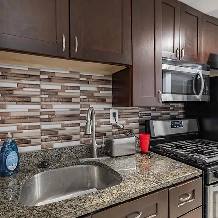 Modern New Building 2 Bedroom Condo Near Sites-3