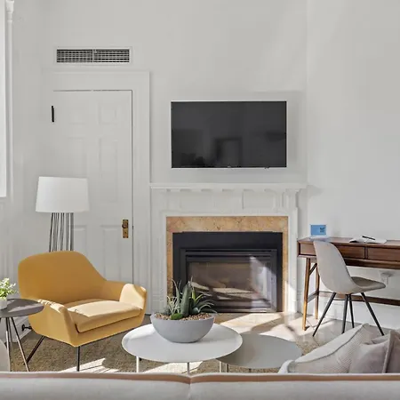 Placemakr Dupont Circle-3