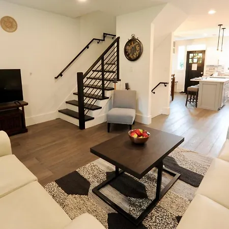 Cherry Blossom Townhouse, Easy Dc Access-3