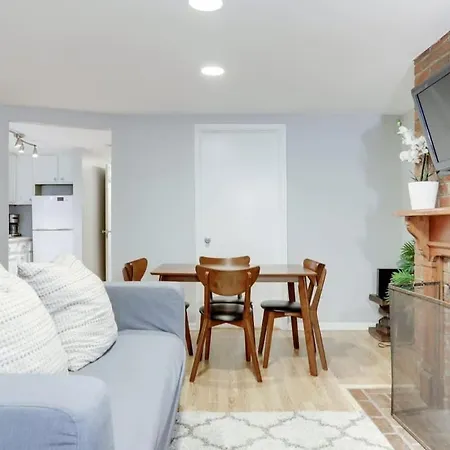 Sojourn Capitol Hill 2 Bedroom Condo With Parking-3