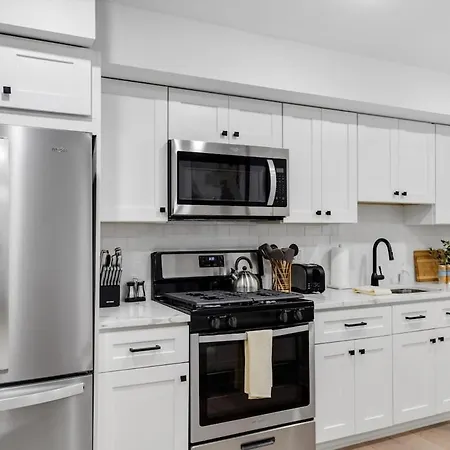 Excellent 2-Br Condo In Hip Area Of Dc-2