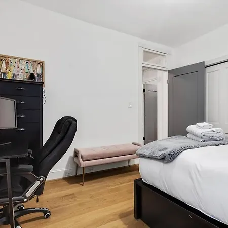 H St Dc Haven 4-Br Homestay-3