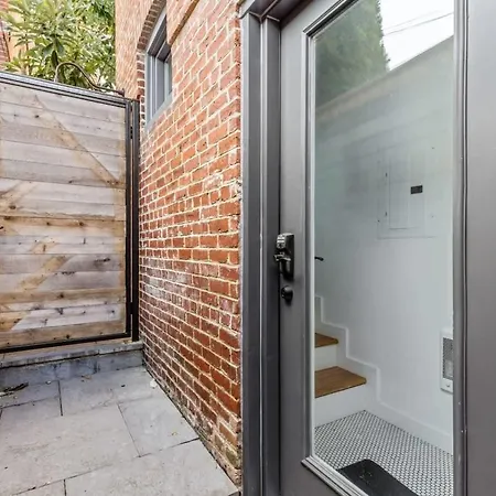Adorable Studio Space In Private Carriage House-3