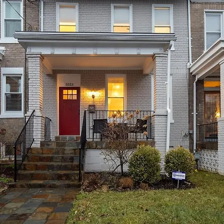 Exceptional 4-Br Homestay Near Rock Creek Park-2