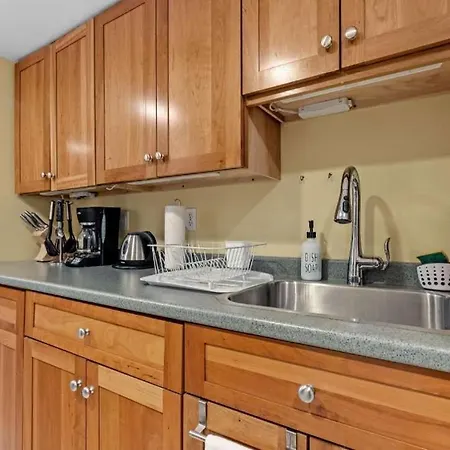 Stylish City Studio In The Heart Of Capitol Hill-3