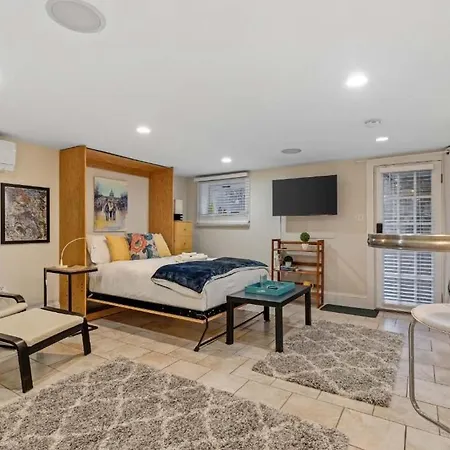 Stylish City Studio In The Heart Of Capitol Hill-2