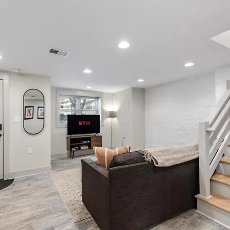 Classy Central Dc Bloomingdale 1-Br Getaway-3