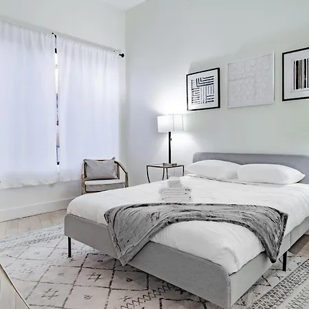 Vibrant 2-Br Luxe Flat Adjacent Eastern Market Walk To Metro Barracks Row Capitol Hill-2