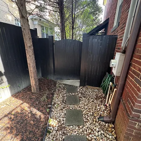 Comfy Basement Home 2 Bdrm1Den 3Queen Beds-2