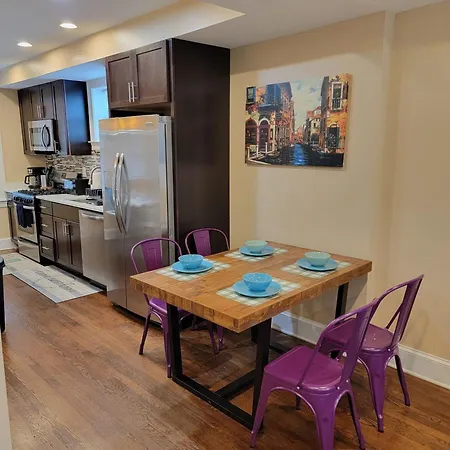 Luxurious Dc Townhome Ideal For Large Families Plus Free Parking-2