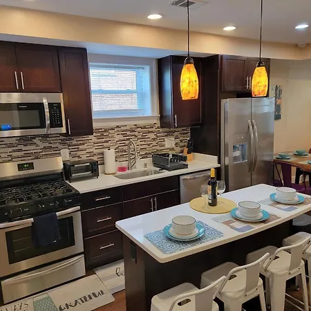Luxurious Dc Townhome Ideal For Large Families Plus Free Parking-3