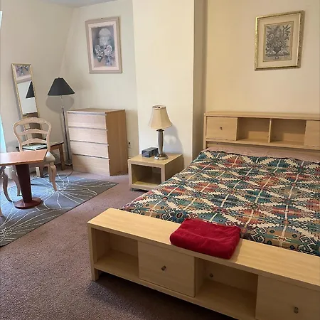 Pleasant Rooming House-3